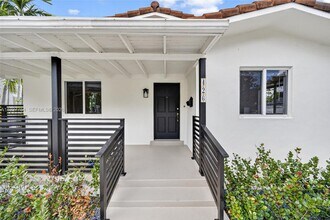 426 SW 26th Rd in Miami, FL - Building Photo - Building Photo