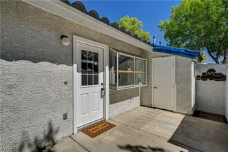 2040 Willowbury Dr in Las Vegas, NV - Building Photo - Building Photo