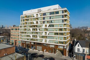 Avenue 151 in Toronto, ON - Building Photo