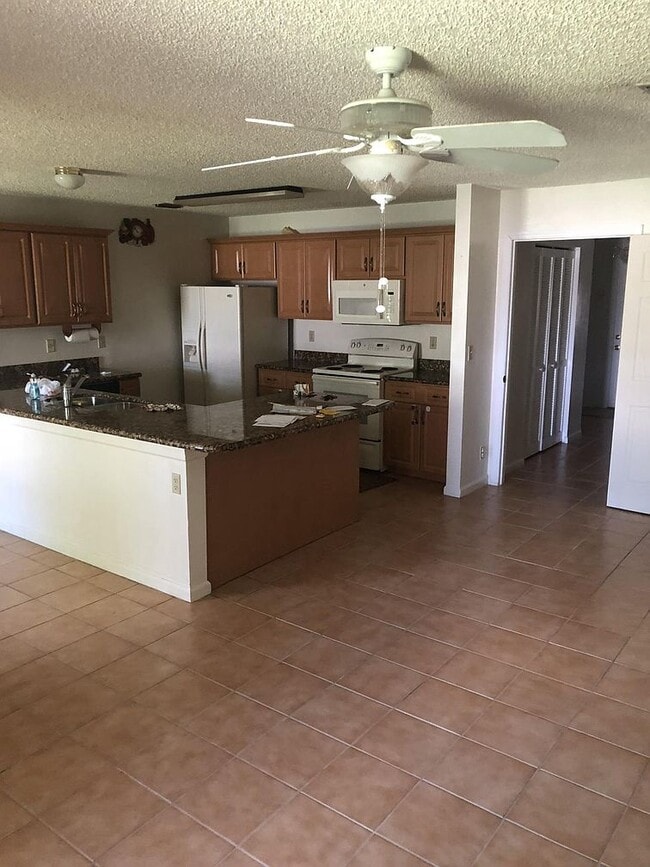 154 Sunflower Cir in Royal Palm Beach, FL - Building Photo - Building Photo