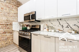 2745 W Division St, Unit 2 in Chicago, IL - Foto de edificio - Building Photo