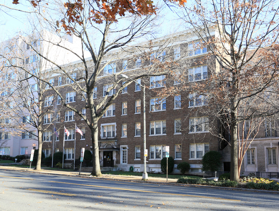 Wish Woodley Park in Washington, DC - Building Photo