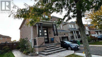 338 Van Kirk Dr in Brampton, ON - Building Photo - Building Photo