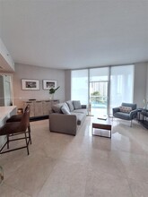 460 NE 28th St, Unit 1001 in Miami, FL - Foto de edificio - Building Photo