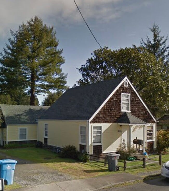property at 2095 Holly St