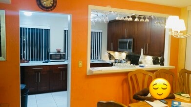 410 NW 214th St in Miami, FL - Building Photo - Building Photo