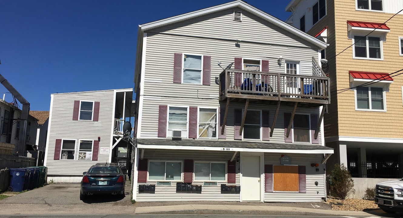 132 Ashworth Ave in Hampton, NH - Building Photo