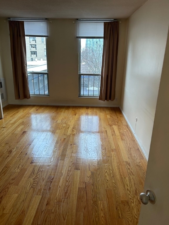 77 Pond Ave, Unit 407 in Brookline, MA - Foto de edificio - Building Photo