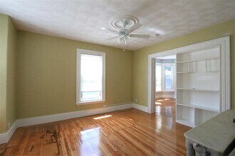 58 Vinal Ave, Unit 2F in Somerville, MA - Foto de edificio - Building Photo