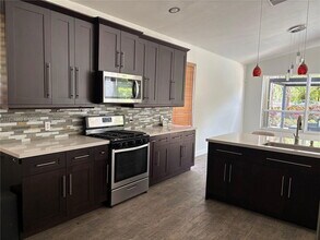 1151 NW 130th Ave in Pembroke Pines, FL - Building Photo - Building Photo