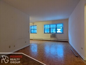 510 W Briar Pl, Unit 505 in Chicago, IL - Building Photo - Building Photo