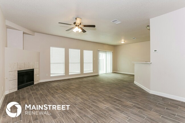 1954 Pin Oak Ln in Lancaster, TX - Building Photo - Building Photo