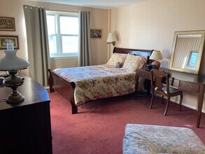 893 Farmington Ave, Unit 5H in West Hartford, CT - Foto de edificio - Building Photo