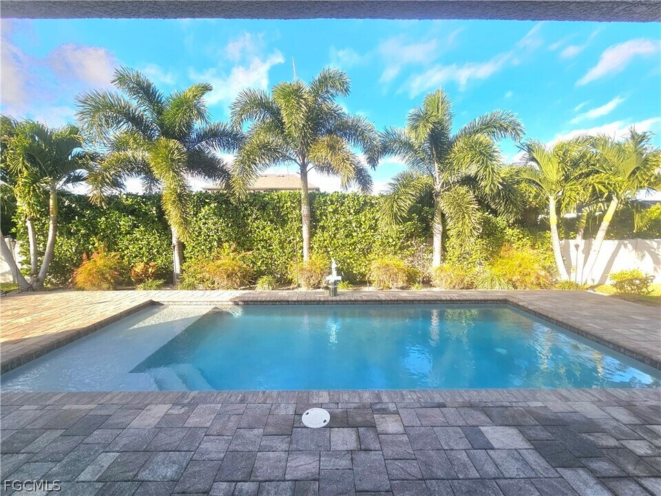 1919 SW 26th Terrace in Cape Coral, FL - Building Photo