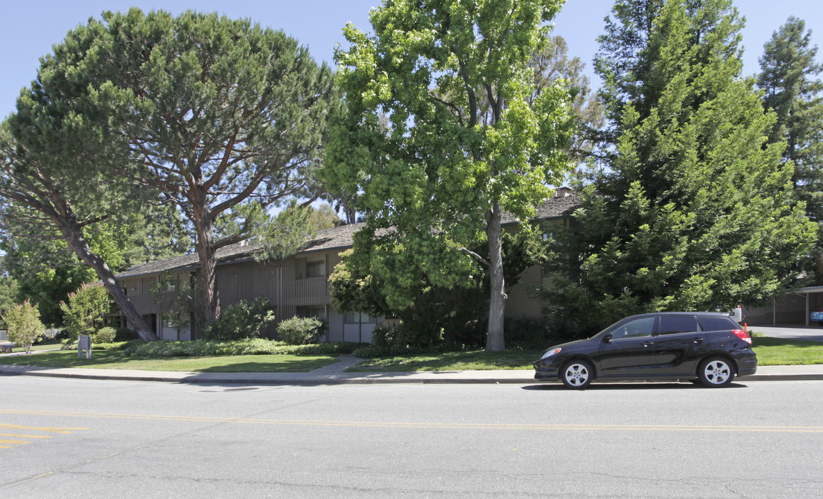 Country Sharon in Menlo Park, CA - Building Photo