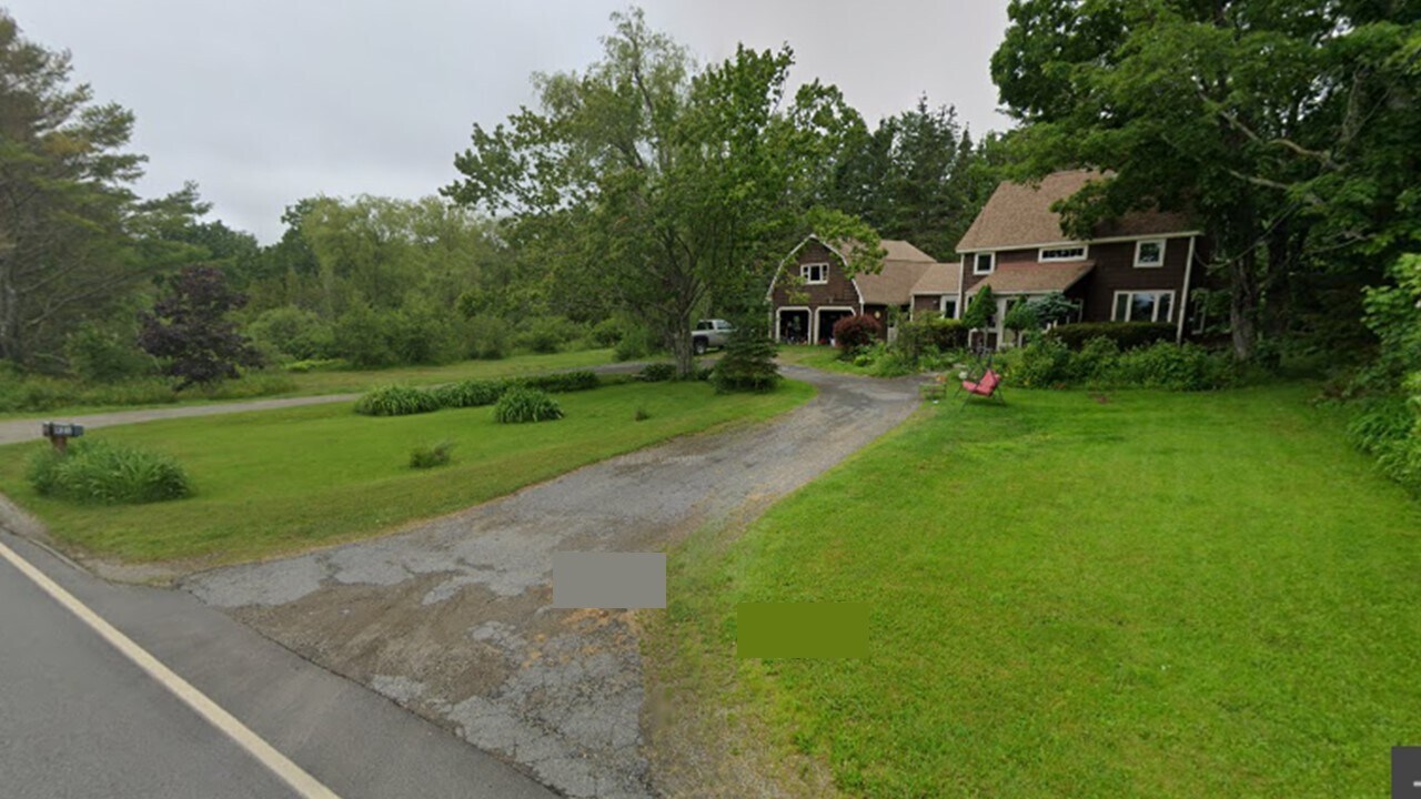 921 Bremen Rd in Waldoboro, ME - Foto de edificio