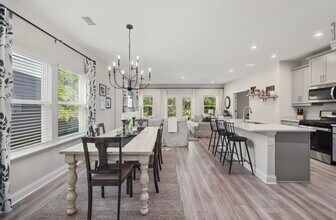 116 Meadow Creek Dr in Jacksonville, FL - Foto de edificio - Building Photo