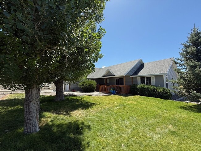 204 Edgebrook Dr in Spring Creek, NV - Building Photo - Building Photo