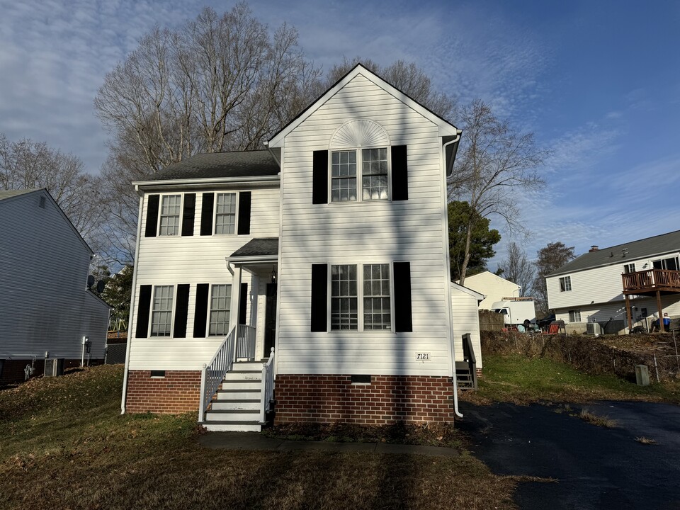 7121 Edgewood Rd in Mechanicsville, VA - Building Photo