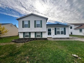 1597 Rock Creek Dr in Grove City, OH - Building Photo