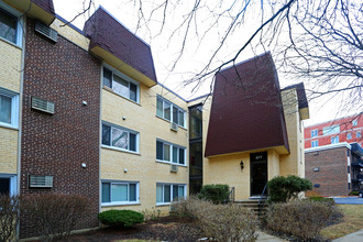 677 S River Rd in Des Plaines, IL - Building Photo - Building Photo