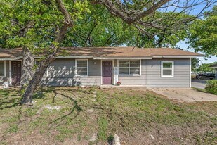 1361 W Mc Neill in Stephenville, TX - Building Photo