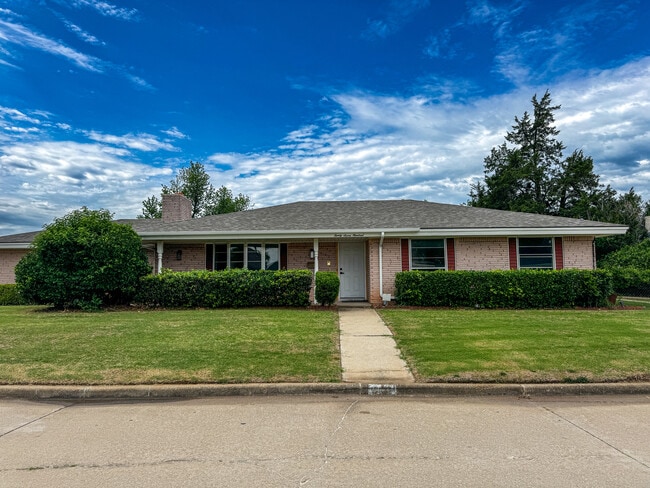 property at 2700 SW 85th St