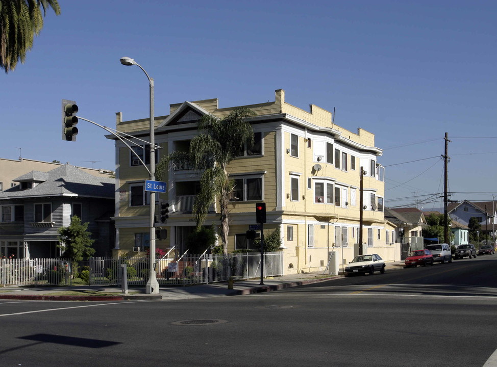 BEAUTIFUL DORMITORY STYLE HOUSING AVAILABLE in Los Angeles, CA - Building Photo