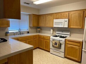 149 Pinto St in Coalinga, CA - Building Photo - Building Photo