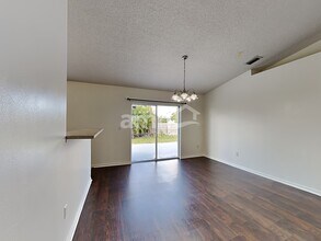 332 SW Hollyhock Ct in Port St. Lucie, FL - Building Photo - Building Photo