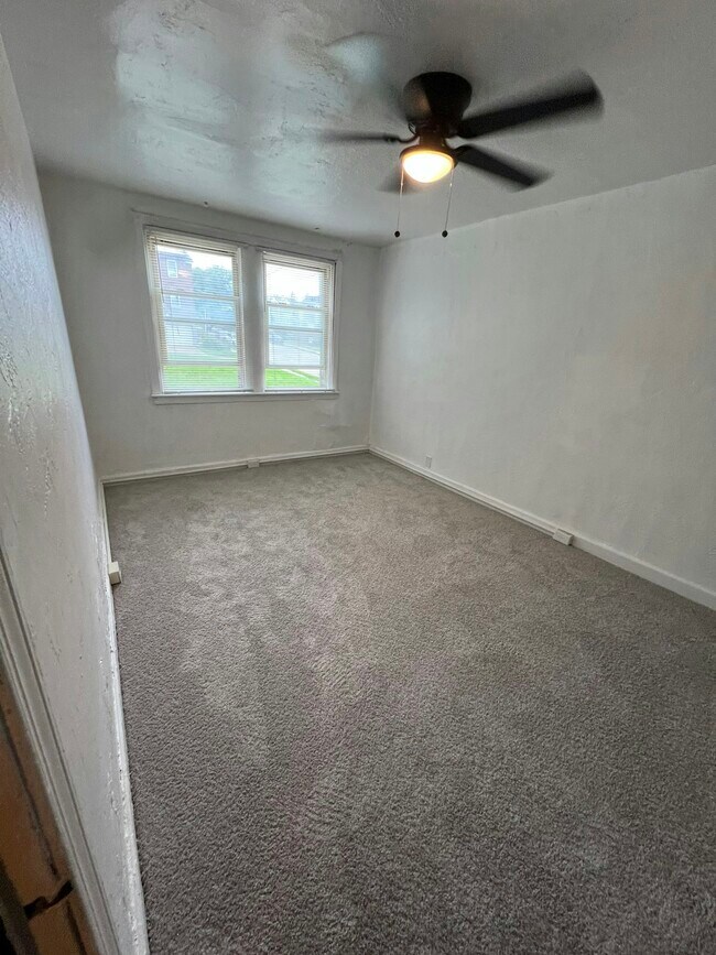 399 E Cliveden St in Philadelphia, PA - Building Photo - Building Photo