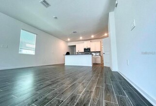 1616 Cross Prairie Pkwy in Kissimmee, FL - Building Photo - Building Photo