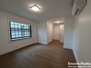1168 Massachusetts Ave, Unit 3 in Cambridge, MA - Building Photo - Building Photo