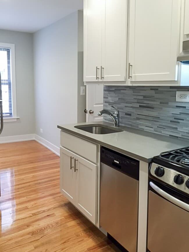 538 W Cornelia Ave, Unit 516-107 in Chicago, IL - Building Photo - Building Photo