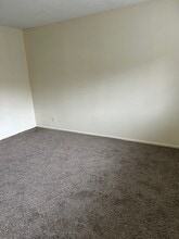 10413 Western Ave, Unit 102 in Downey, CA - Building Photo - Building Photo