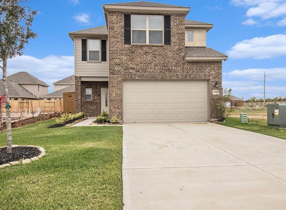 13205 Leisure Cove Dr in Texas City, TX - Building Photo