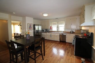 26 Green St in Exeter, NH - Building Photo - Building Photo