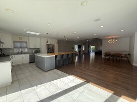 23400 Collins St in Los Angeles, CA - Building Photo