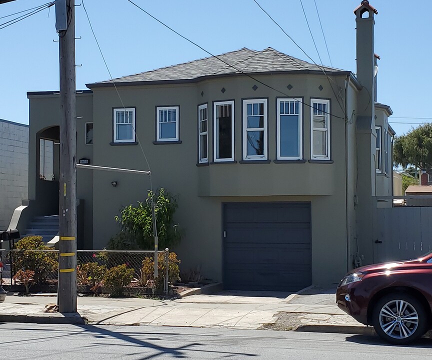 1055 San Mateo Ave in San Bruno, CA - Building Photo