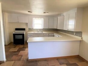 209 S Tree St in Floydada, TX - Building Photo - Building Photo