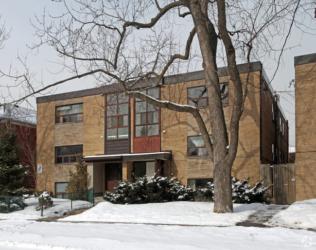 42 Cavell Ave in Toronto, ON - Building Photo - Building Photo