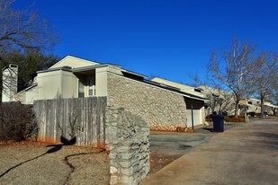 Cedar Springs Town Homes in Oklahoma City, OK - Building Photo