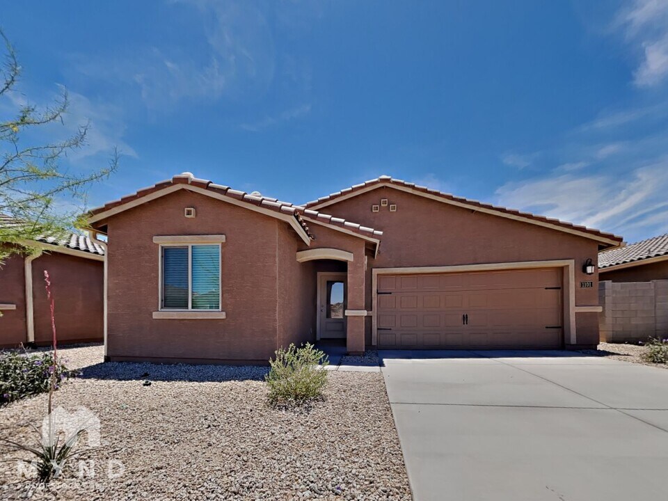 1101 W Virginia Ave in Florence, AZ - Building Photo