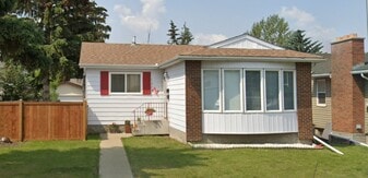 1812-1836 36 St NW in Edmonton, AB - Building Photo