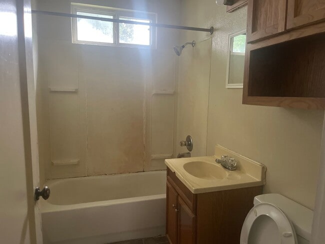 810 N Denver Ave in Russellville, AR - Building Photo - Building Photo