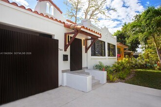 1744 SW 22nd Terrace in Miami, FL - Building Photo - Building Photo