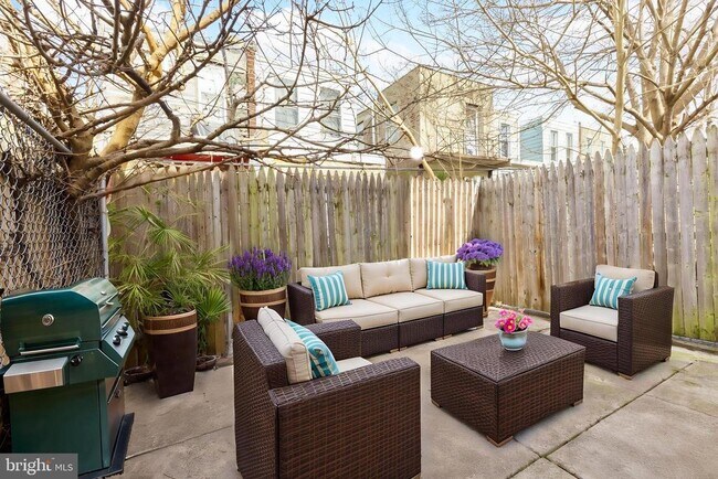 2333 Greenwich St in Philadelphia, PA - Building Photo - Building Photo