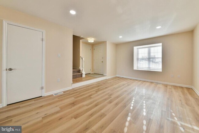 702 Spice Bush in Ambler, PA - Foto de edificio - Building Photo