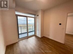 30 Upper Mall Wy in Vaughan, ON - Building Photo - Building Photo