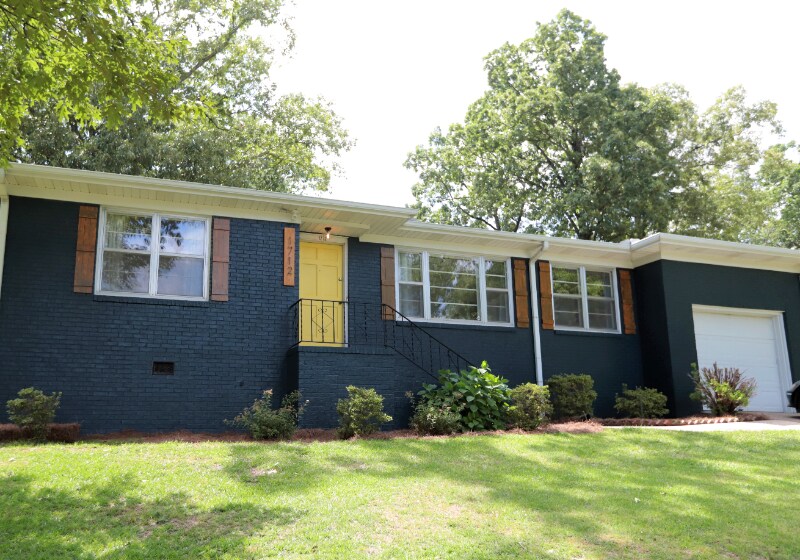 1712 Oak St NW in Center Point, AL - Building Photo